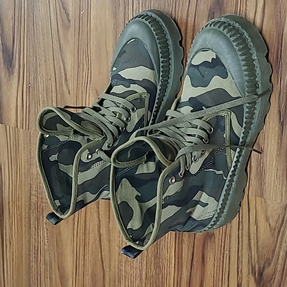Olivia Miller Green Camouflage Chukka Boots - Picture 2 of 6